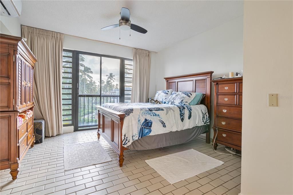 For Sale: $565,000 (3 beds, 3 baths, 2200 Square Feet)