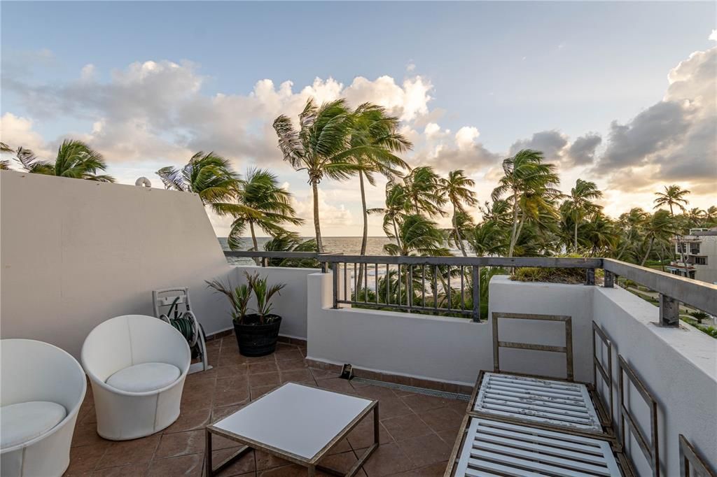 For Sale: $565,000 (3 beds, 3 baths, 2200 Square Feet)