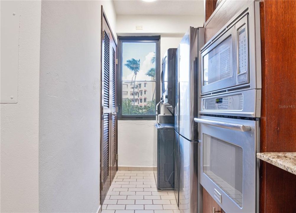 For Sale: $565,000 (3 beds, 3 baths, 2200 Square Feet)