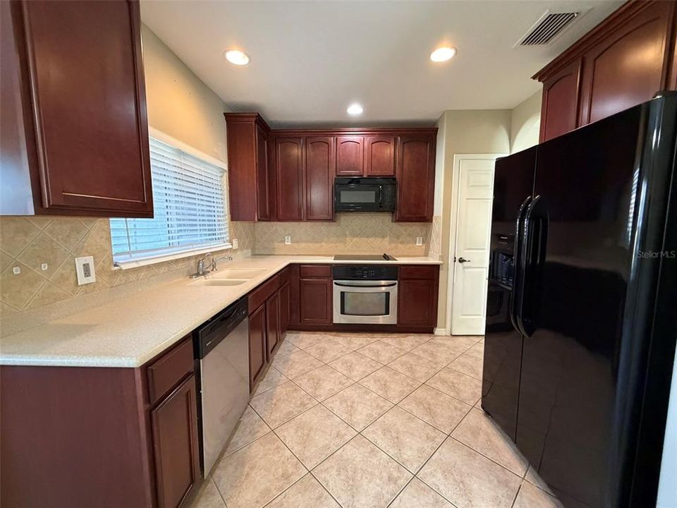 For Rent: $2,200 (3 beds, 2 baths, 1691 Square Feet)