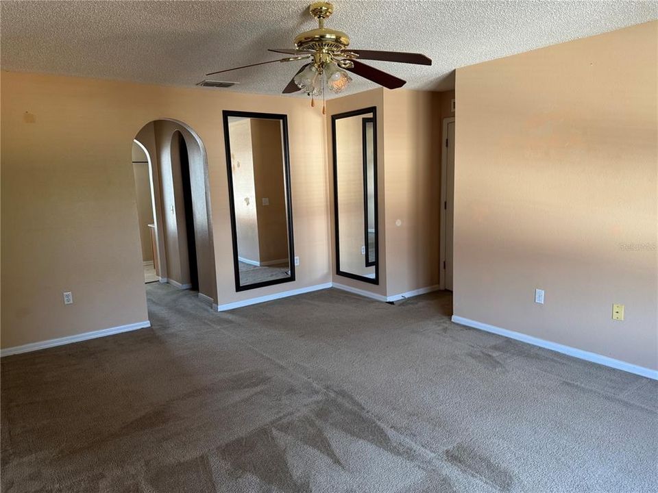 出租: $2,000 (4 贝兹, 2 浴室, 2176 平方英尺)