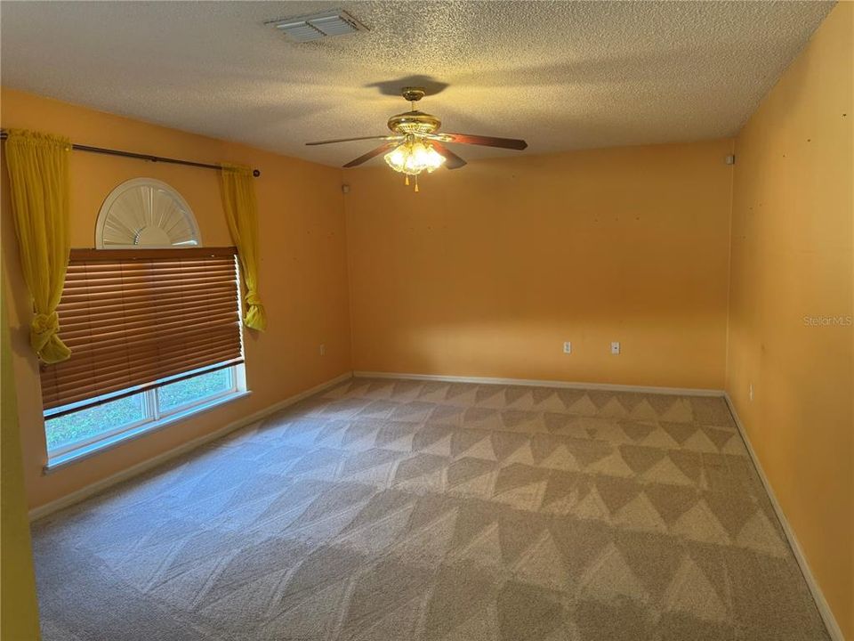 出租: $2,000 (4 贝兹, 2 浴室, 2176 平方英尺)