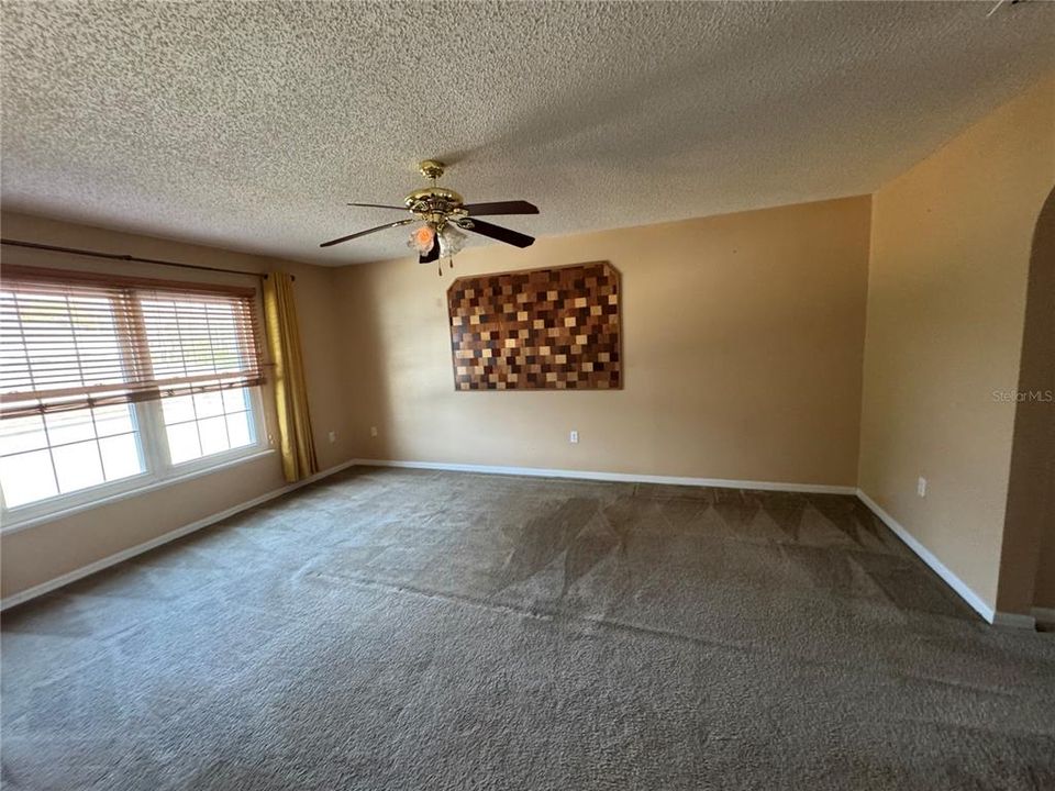 出租: $2,000 (4 贝兹, 2 浴室, 2176 平方英尺)