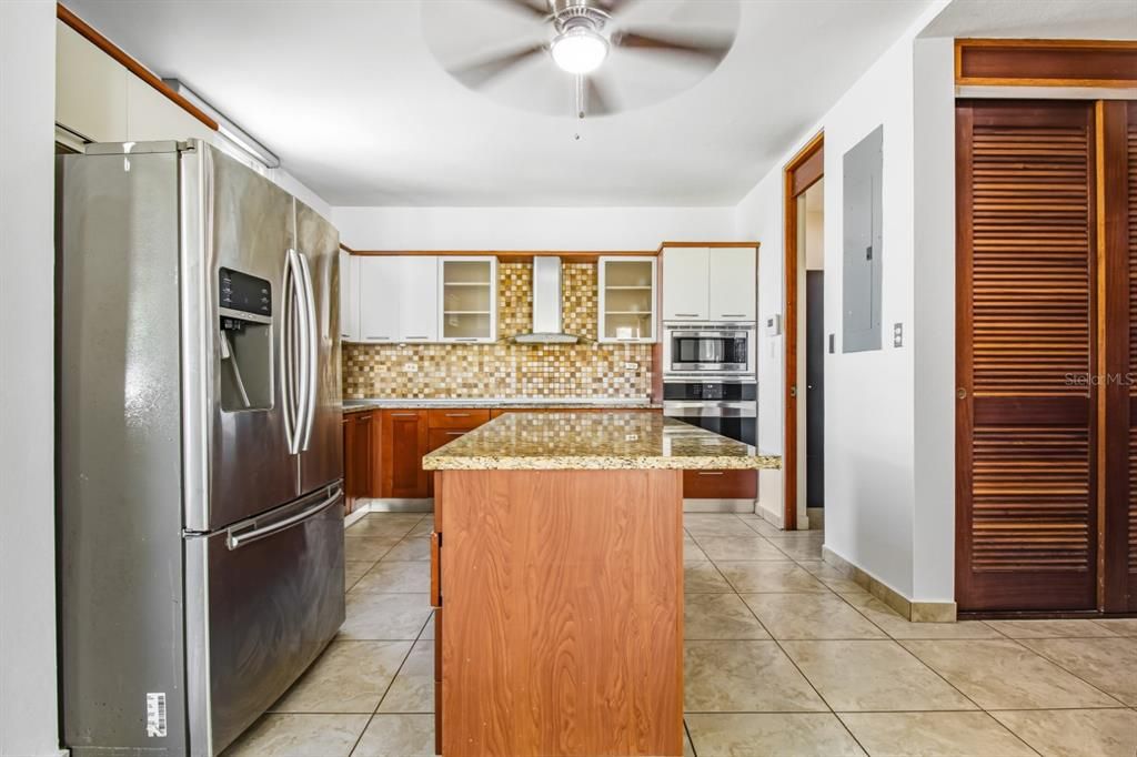 For Sale: $795,000 (4 beds, 2 baths, 3032 Square Feet)