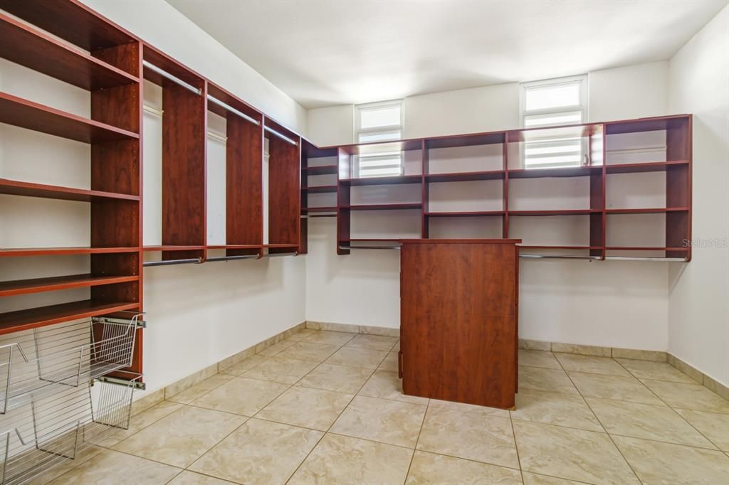 For Sale: $795,000 (4 beds, 2 baths, 3032 Square Feet)