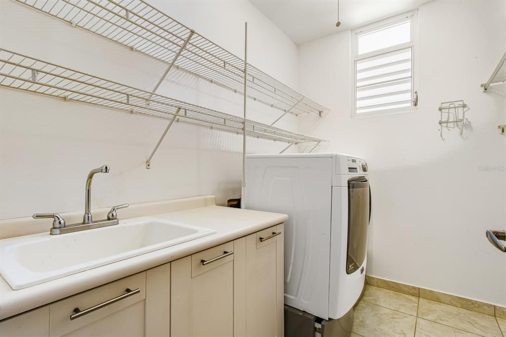 For Sale: $795,000 (4 beds, 2 baths, 3032 Square Feet)