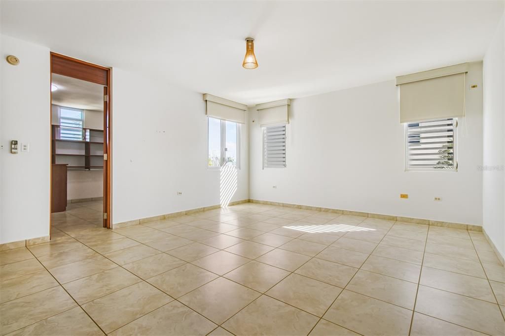 For Sale: $795,000 (4 beds, 2 baths, 3032 Square Feet)