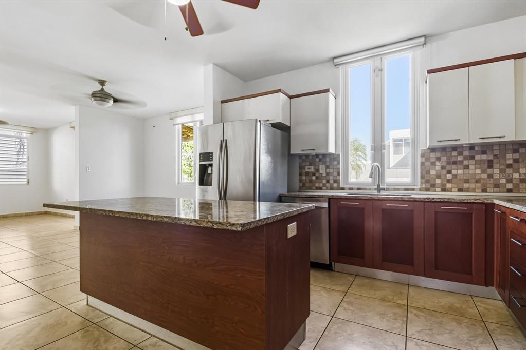 For Sale: $795,000 (4 beds, 2 baths, 3032 Square Feet)