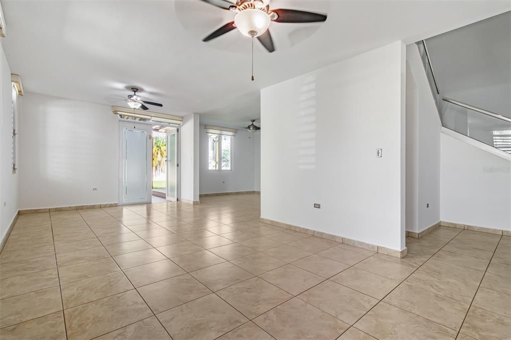 For Sale: $795,000 (4 beds, 2 baths, 3032 Square Feet)