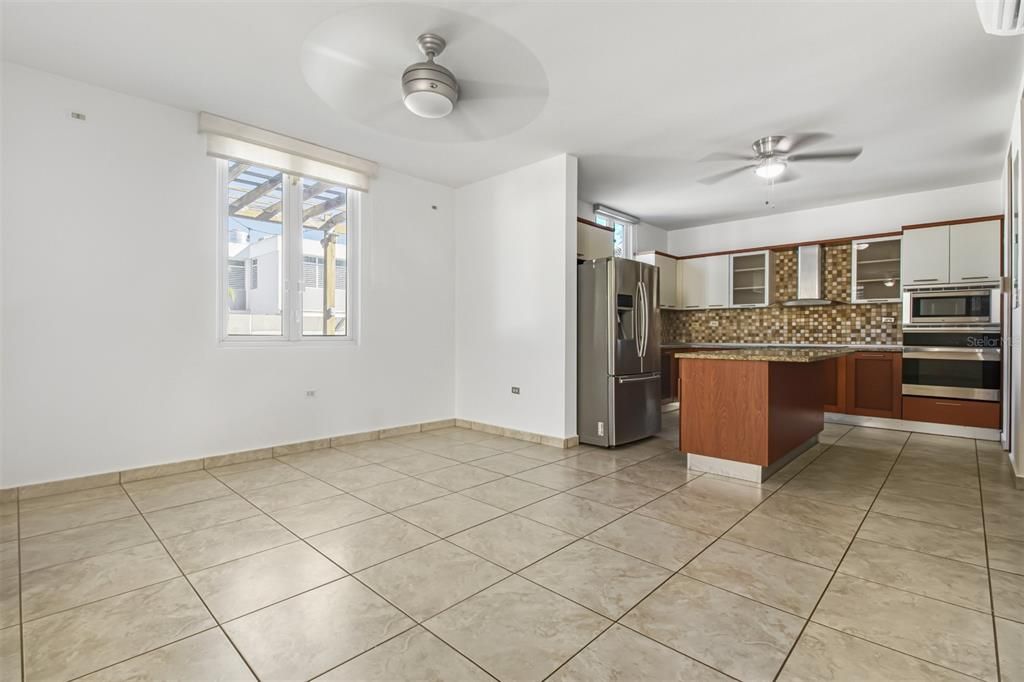 For Sale: $795,000 (4 beds, 2 baths, 3032 Square Feet)