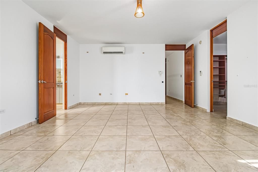 For Sale: $795,000 (4 beds, 2 baths, 3032 Square Feet)