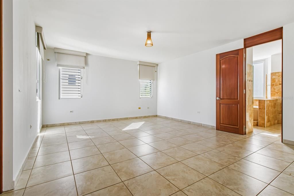 For Sale: $795,000 (4 beds, 2 baths, 3032 Square Feet)