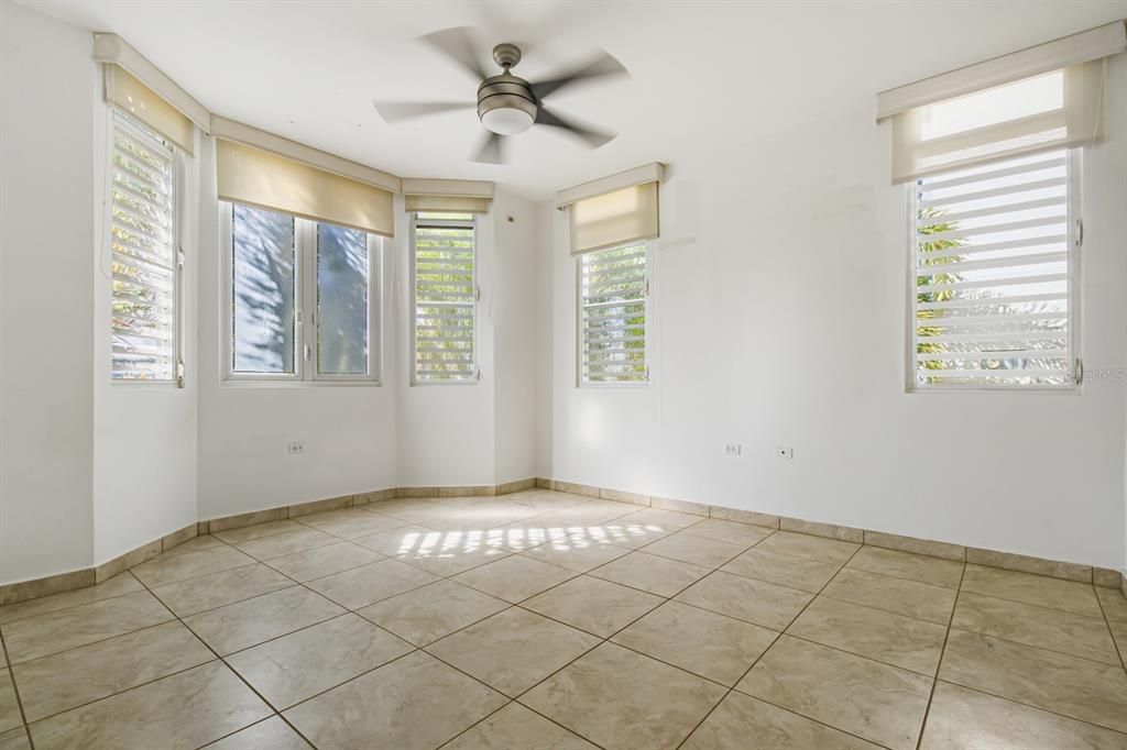 For Sale: $795,000 (4 beds, 2 baths, 3032 Square Feet)