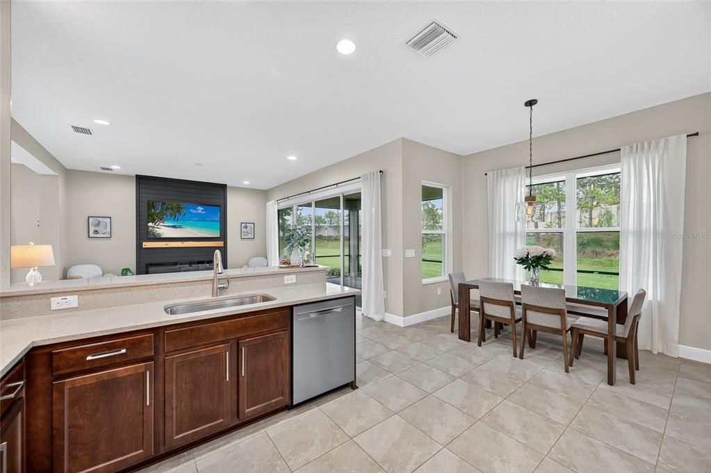 На продажу: $675,000 (5 спален, 4 ванн, 3381 Квадратных фут)