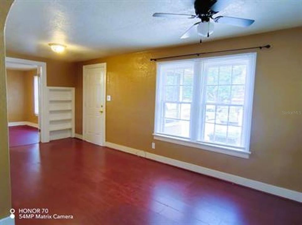 For Rent: $1,150 (2 beds, 1 baths, 574 Square Feet)