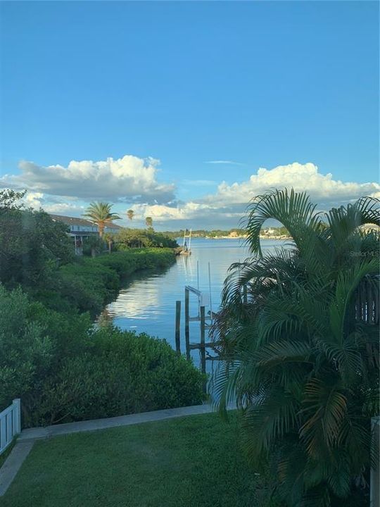 На продажу: $549,000 (3 спален, 1 ванн, 1200 Квадратных фут)