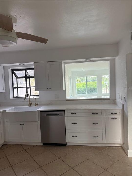 На продажу: $549,000 (3 спален, 1 ванн, 1200 Квадратных фут)