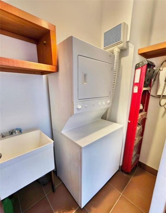 出租: $3,500 (3 贝兹, 3 浴室, 1881 平方英尺)