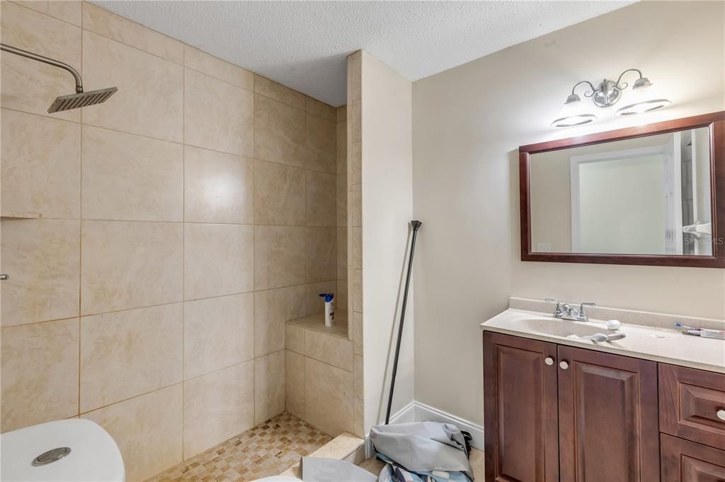 En Venta: $775,000 (4 camas, 2 baños, 2070 Pies cuadrados)