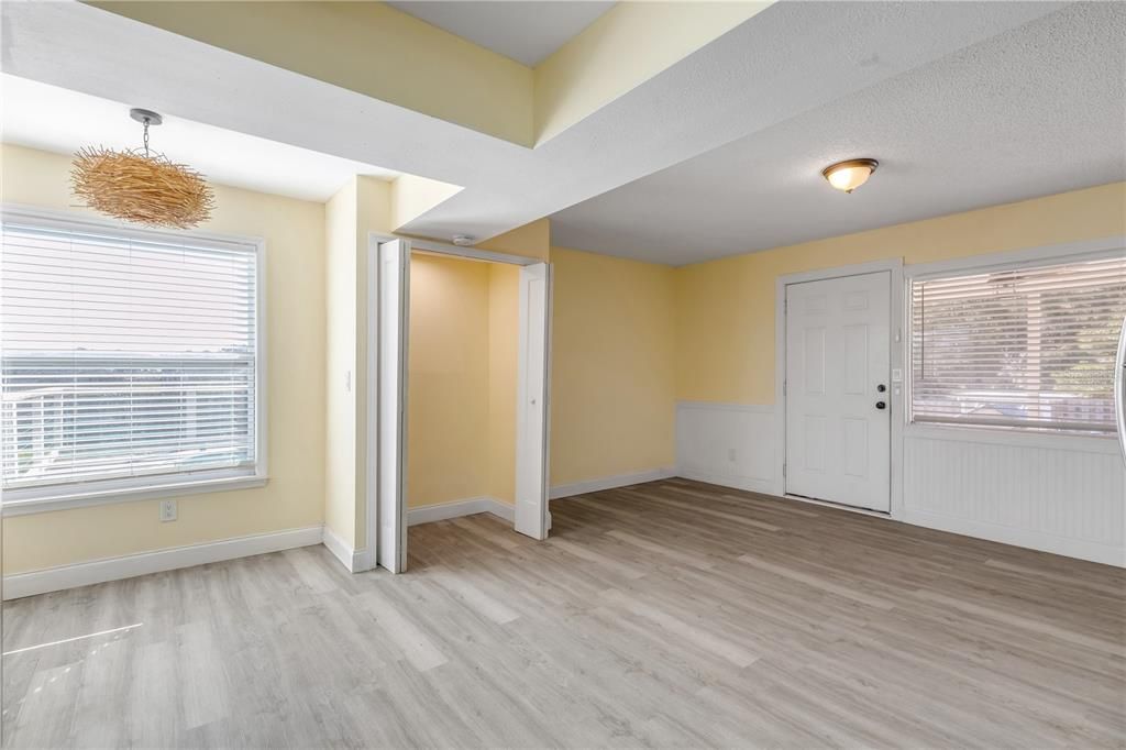 En Venta: $775,000 (4 camas, 2 baños, 2070 Pies cuadrados)