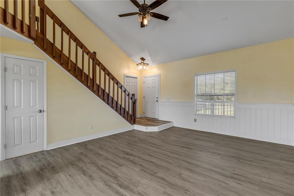 En Venta: $775,000 (4 camas, 2 baños, 2070 Pies cuadrados)