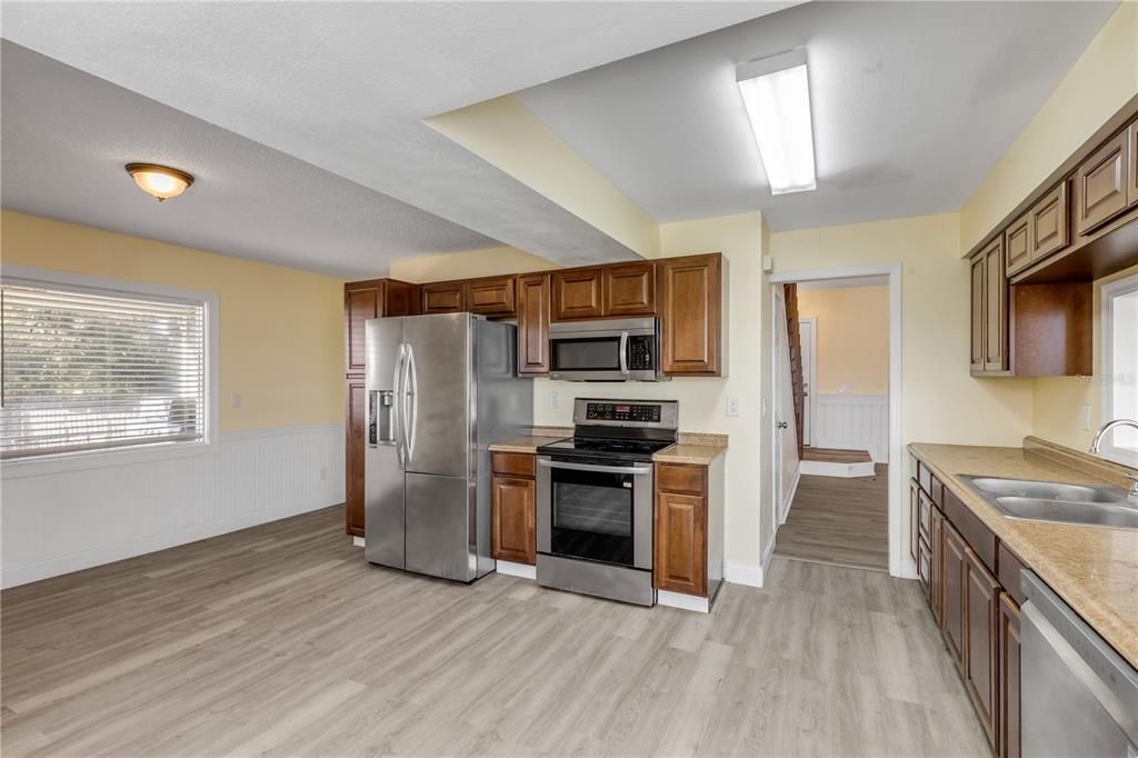 En Venta: $775,000 (4 camas, 2 baños, 2070 Pies cuadrados)