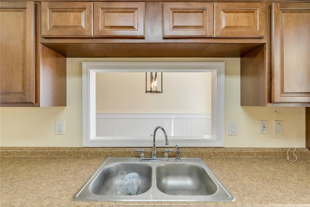 En Venta: $775,000 (4 camas, 2 baños, 2070 Pies cuadrados)