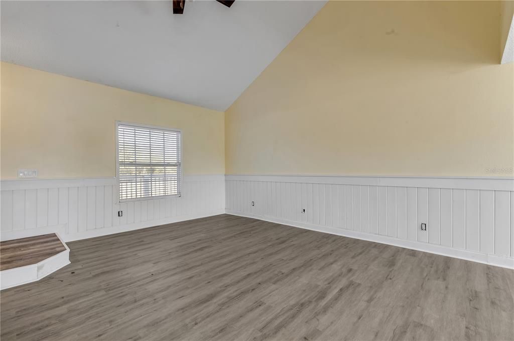 En Venta: $775,000 (4 camas, 2 baños, 2070 Pies cuadrados)