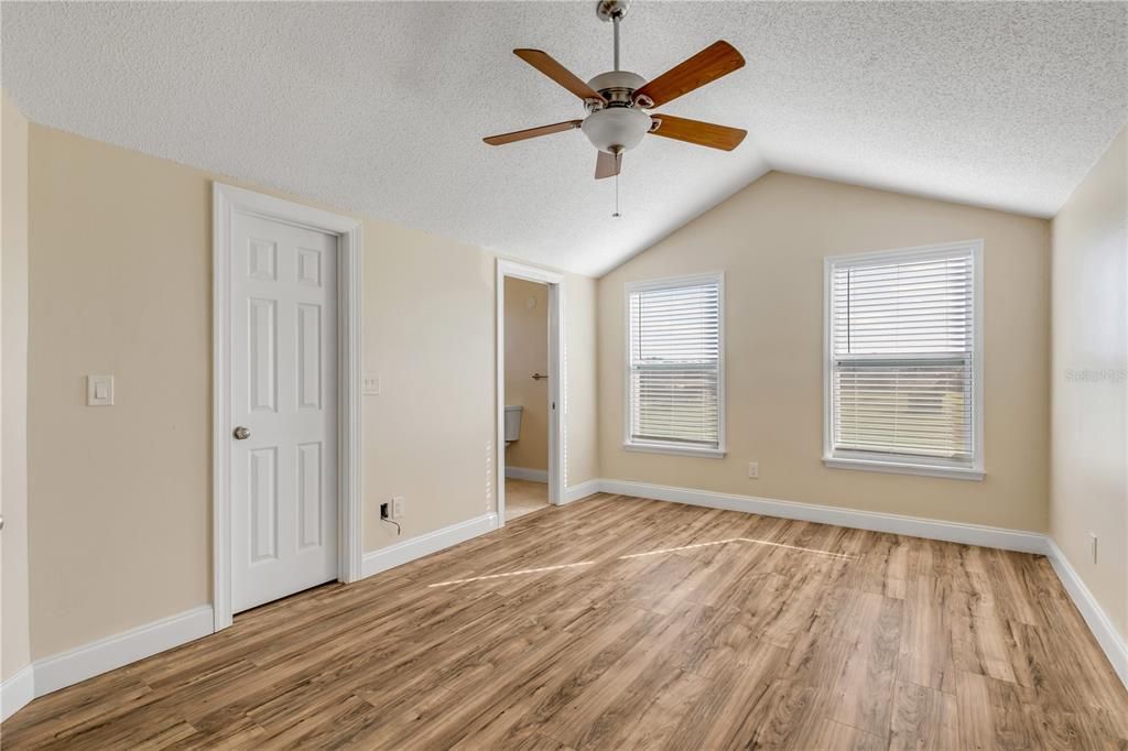 En Venta: $775,000 (4 camas, 2 baños, 2070 Pies cuadrados)