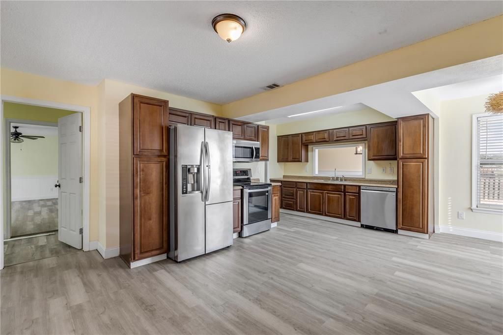 En Venta: $775,000 (4 camas, 2 baños, 2070 Pies cuadrados)