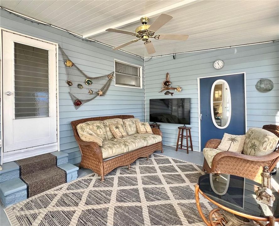 For Sale: $99,900 (2 beds, 1 baths, 1036 Square Feet)