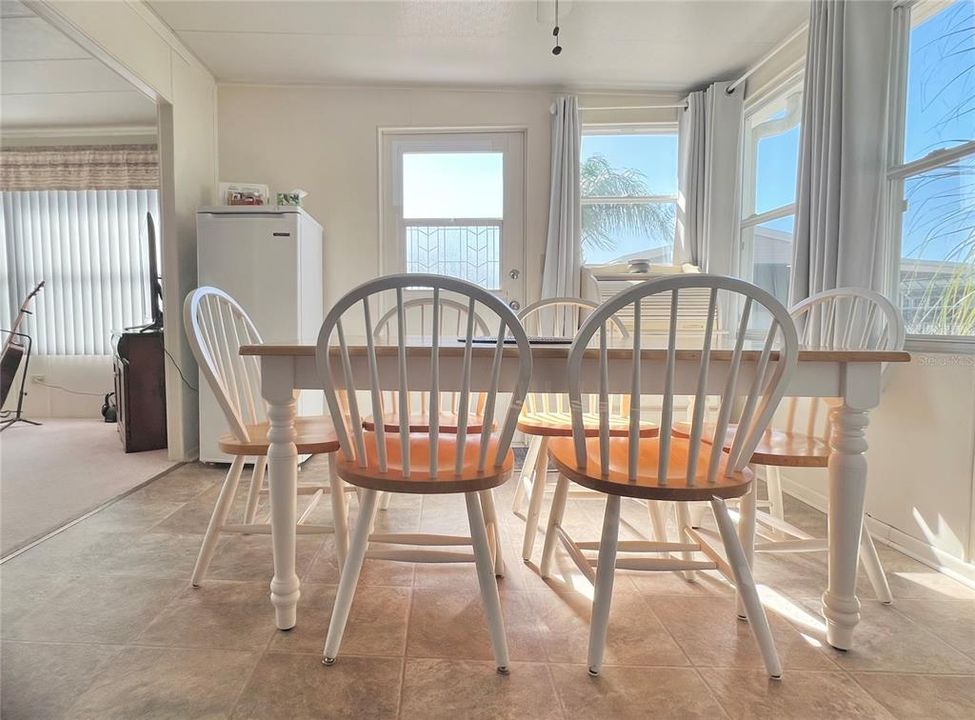 For Sale: $99,900 (2 beds, 1 baths, 1036 Square Feet)