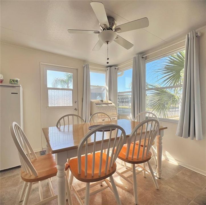 For Sale: $99,900 (2 beds, 1 baths, 1036 Square Feet)