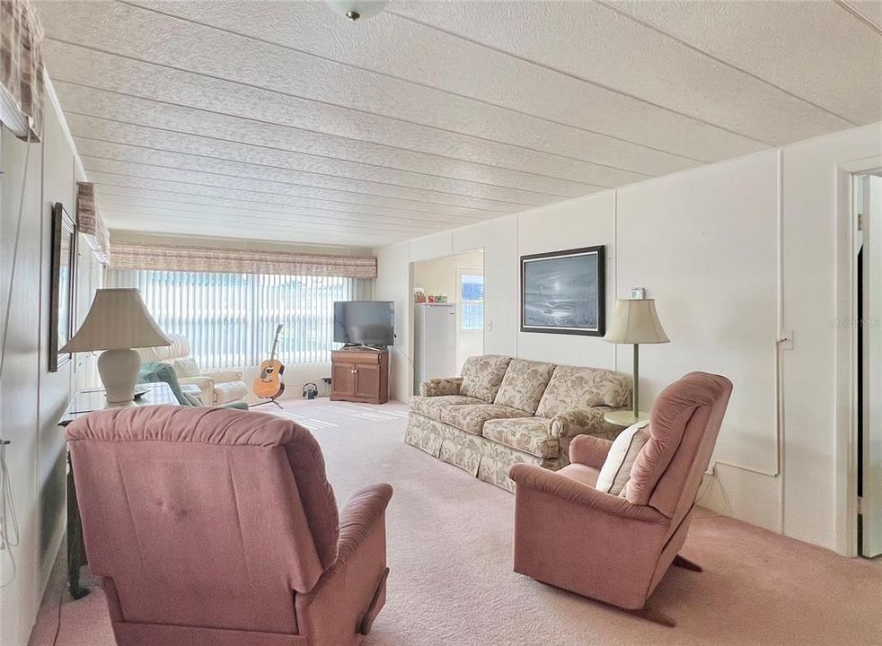 For Sale: $99,900 (2 beds, 1 baths, 1036 Square Feet)