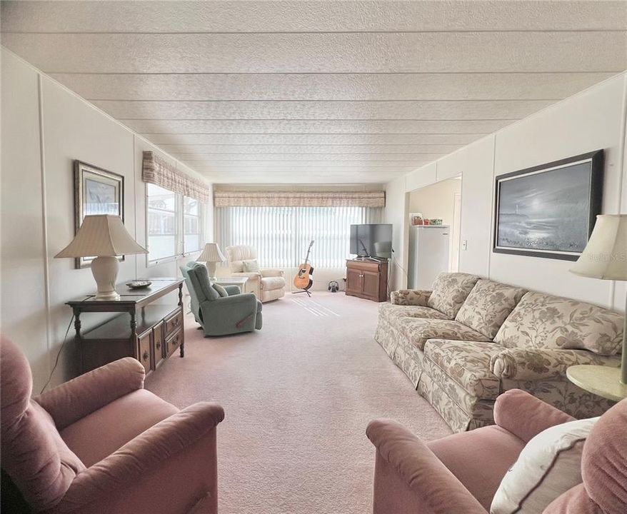 For Sale: $99,900 (2 beds, 1 baths, 1036 Square Feet)