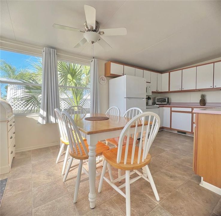 For Sale: $99,900 (2 beds, 1 baths, 1036 Square Feet)