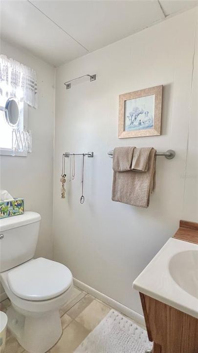 For Sale: $99,900 (2 beds, 1 baths, 1036 Square Feet)