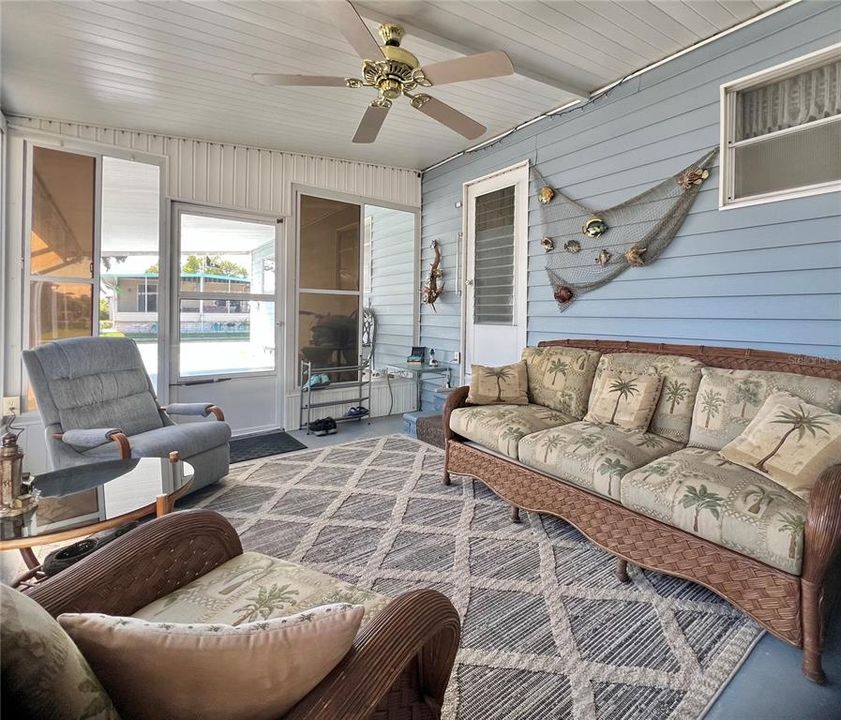 For Sale: $99,900 (2 beds, 1 baths, 1036 Square Feet)