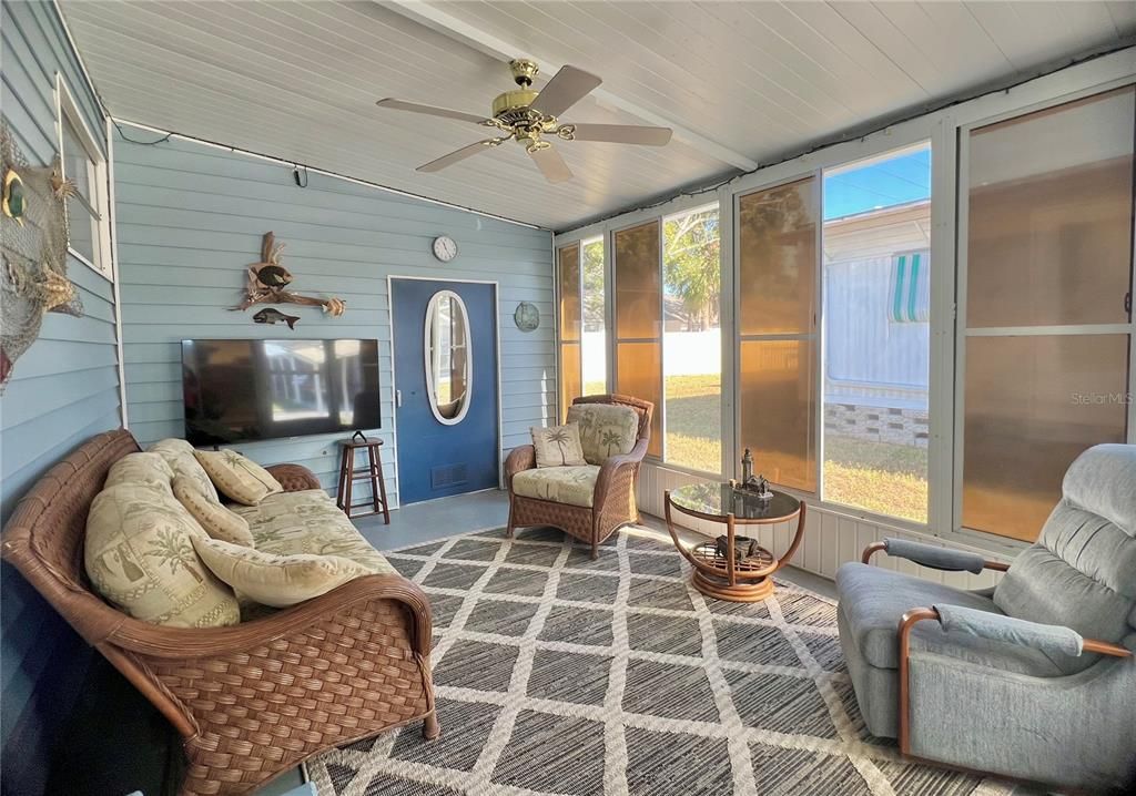 For Sale: $99,900 (2 beds, 1 baths, 1036 Square Feet)