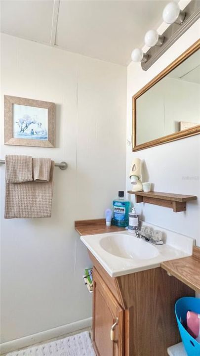 For Sale: $99,900 (2 beds, 1 baths, 1036 Square Feet)