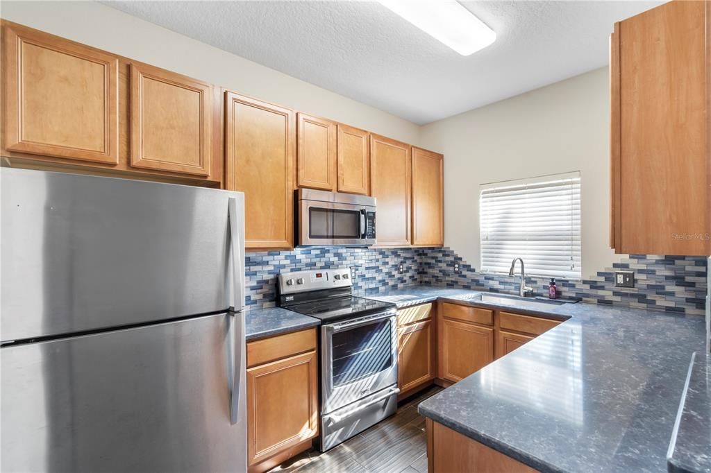 For Sale: $265,000 (2 beds, 2 baths, 1203 Square Feet)