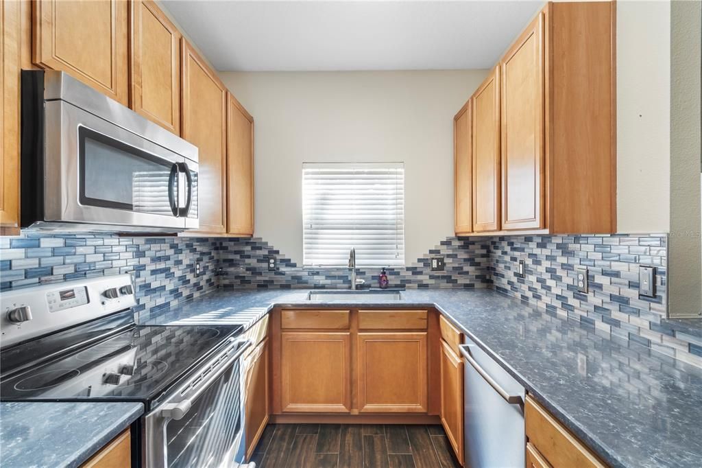 For Sale: $265,000 (2 beds, 2 baths, 1203 Square Feet)