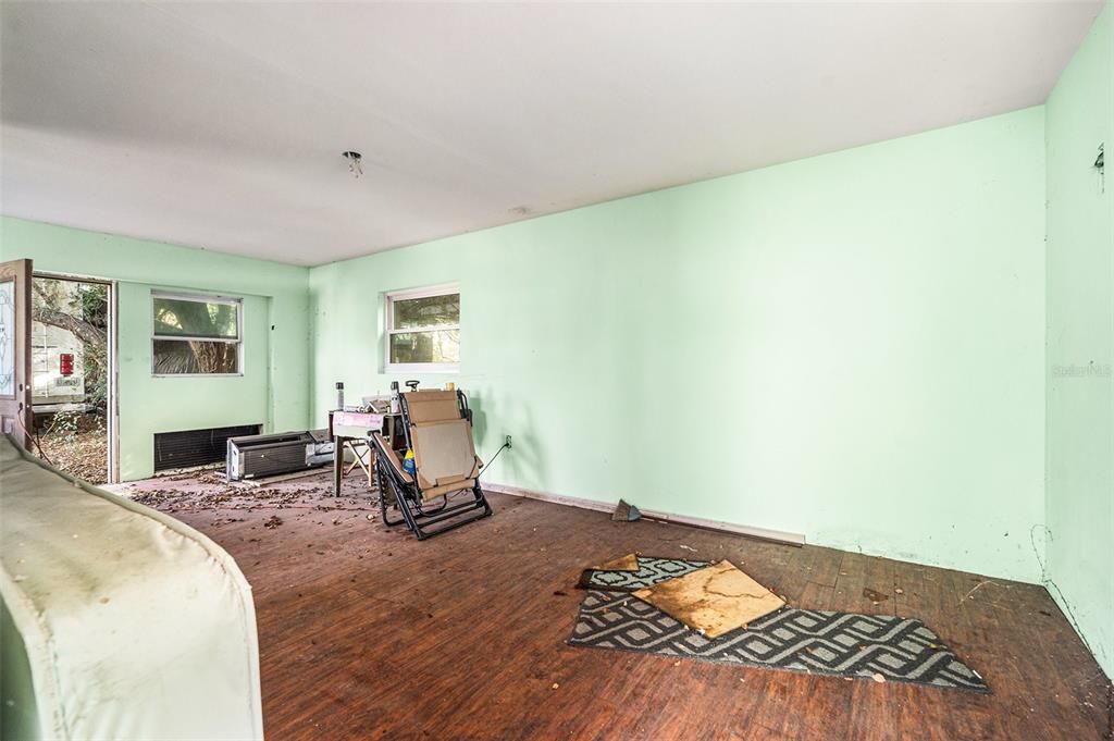 На продажу: $199,000 (0.25 acres)