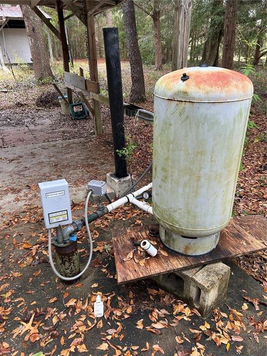 For Sale: $79,900 (2 beds, 1 baths, 644 Square Feet)