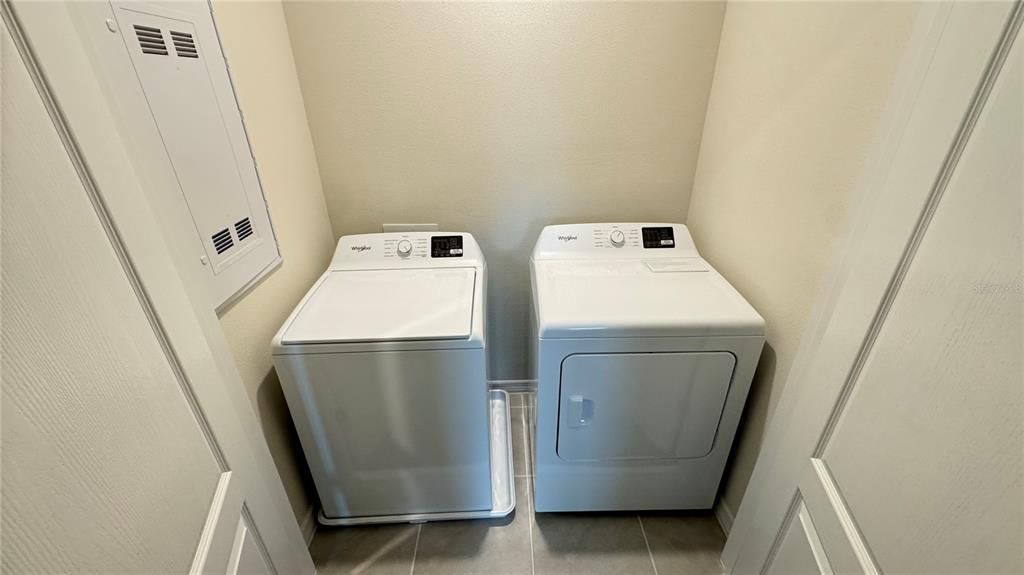 出租: $2,200 (3 贝兹, 2 浴室, 1886 平方英尺)