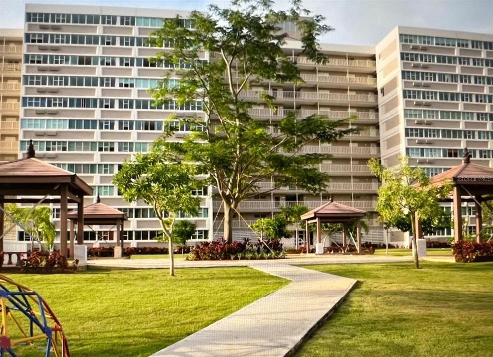 В аренду: $1,950 (3 спален, 1 ванн, 917 Квадратных фут)