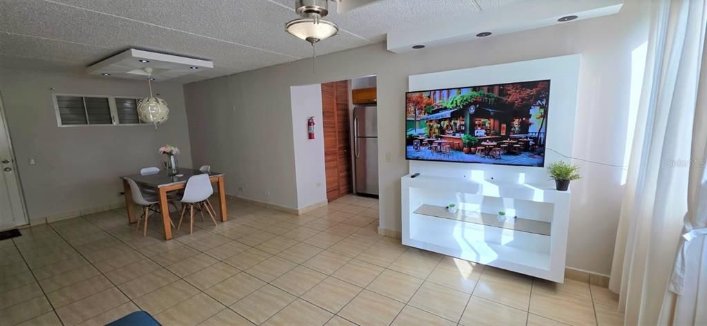 В аренду: $1,950 (3 спален, 1 ванн, 917 Квадратных фут)