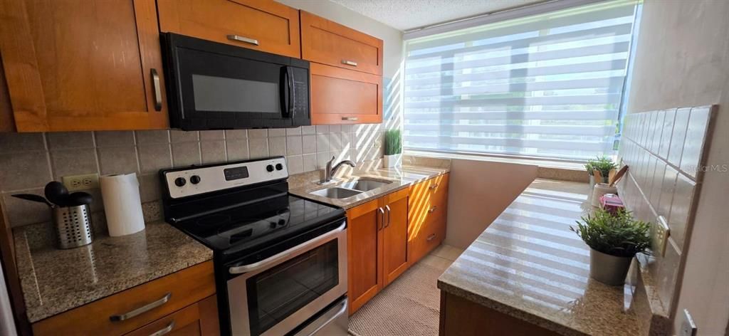 В аренду: $1,950 (3 спален, 1 ванн, 917 Квадратных фут)