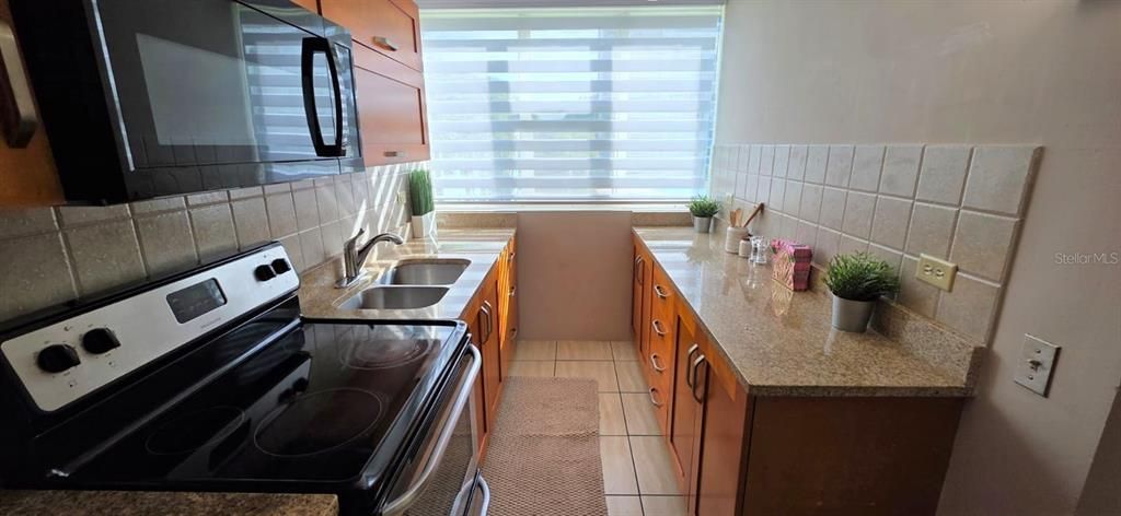 В аренду: $1,950 (3 спален, 1 ванн, 917 Квадратных фут)