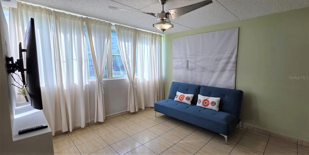 В аренду: $1,950 (3 спален, 1 ванн, 917 Квадратных фут)